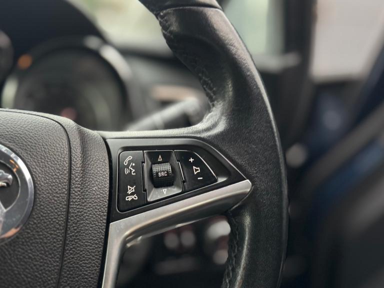 2011 Vauxhall Astra 1.6i 16V SE 5dr HATCHBACK Petrol Manual