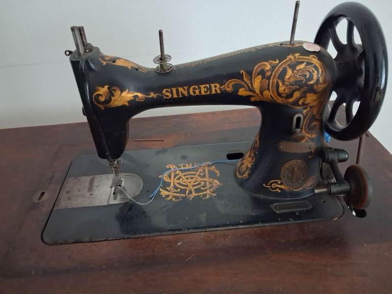Vintage Singer Sewing Machine with Wooden Cabinet