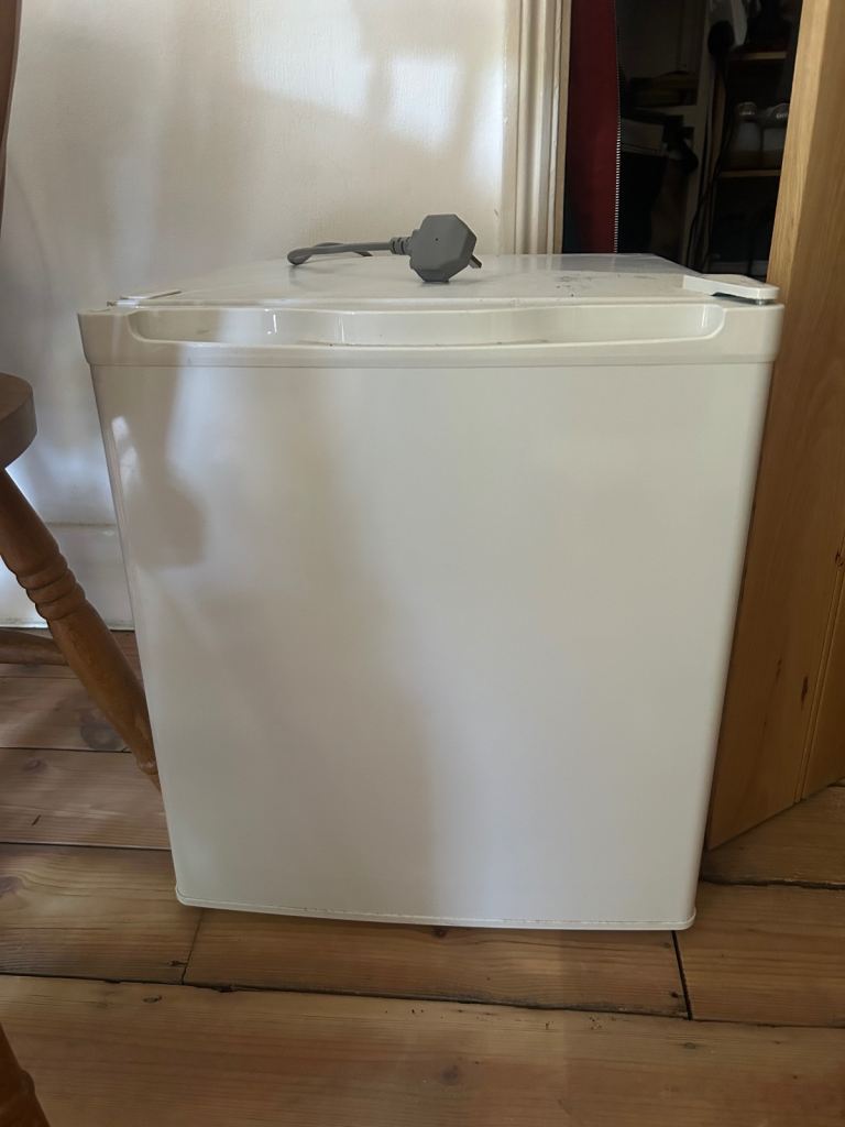 Small White Fridge Freezer – Good Condition