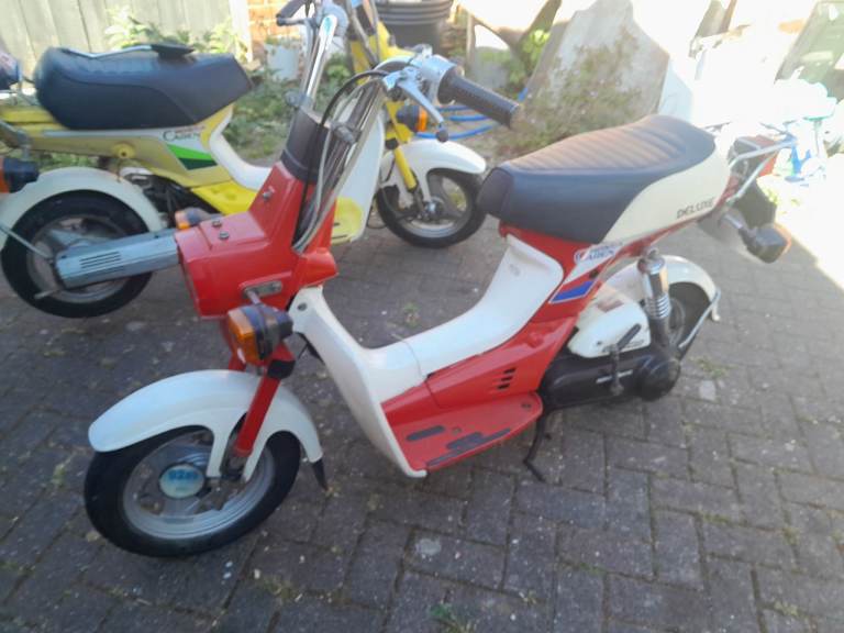 Honda Cub 50,  2 x Honda Caren