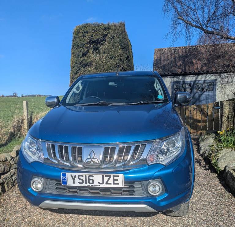 Mitsubishi L200 2.4 DI-D Warrior 2016 Pickup Double Cab 4dr Diesel Manual 4WD 