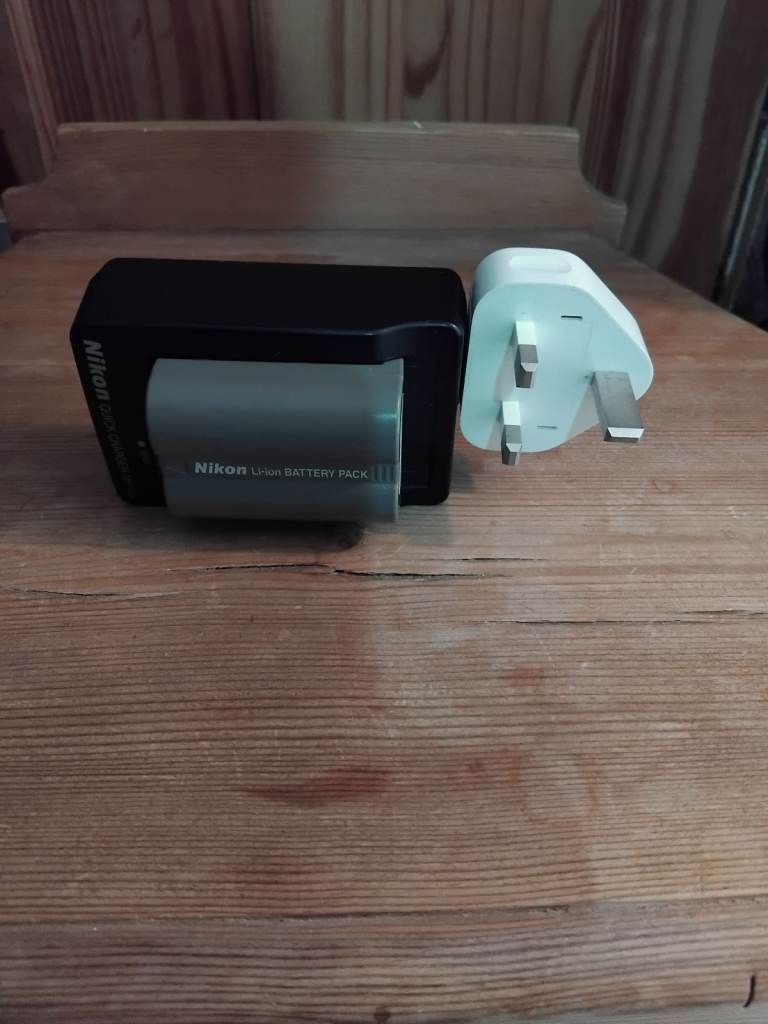 Nikon MH-18a Quick Battery Charger