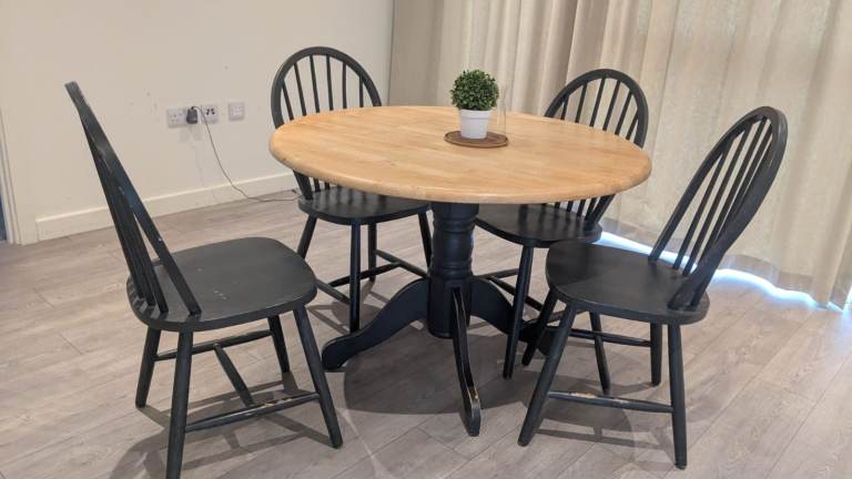 Wooden Round Dining Table & 4 dark blue Chairs.