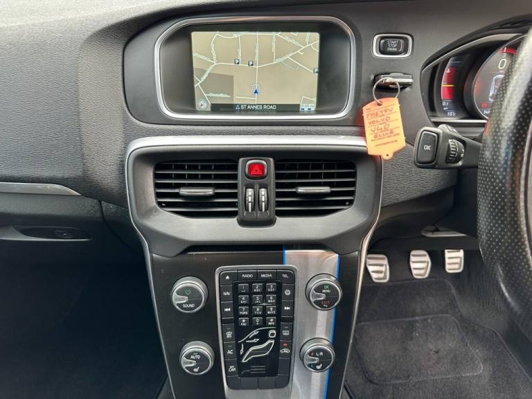 2016 Volvo V40 2.0 D2 R-Design Nav Hatchback 5dr Diesel Manual Euro 6 (s/s) (120 ps) Hatchback Di...