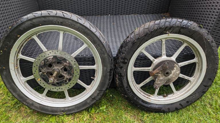 Yamaha YBR custom wheels and tyre's 