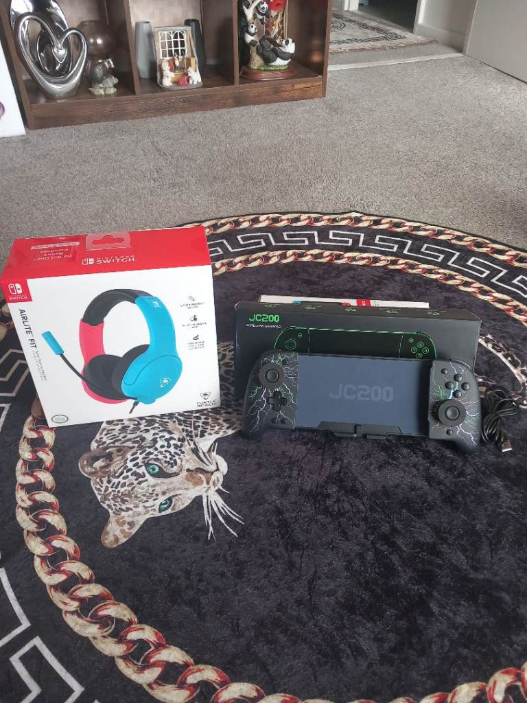 Nintendo switch brand new turtle beach headset and game pad 