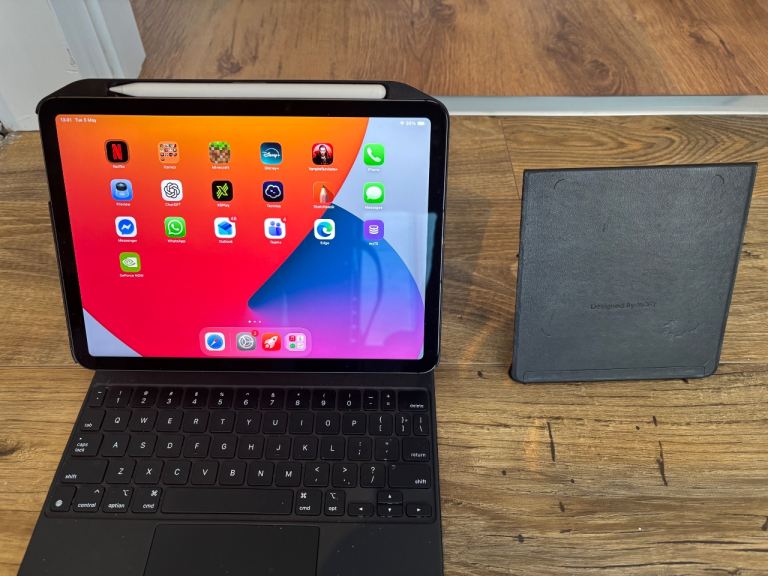 Apple iPad Air 4th Gen 256GB WiFi + Cellular, Full Bundle inc. Magic Keyboard and Apple Pencil