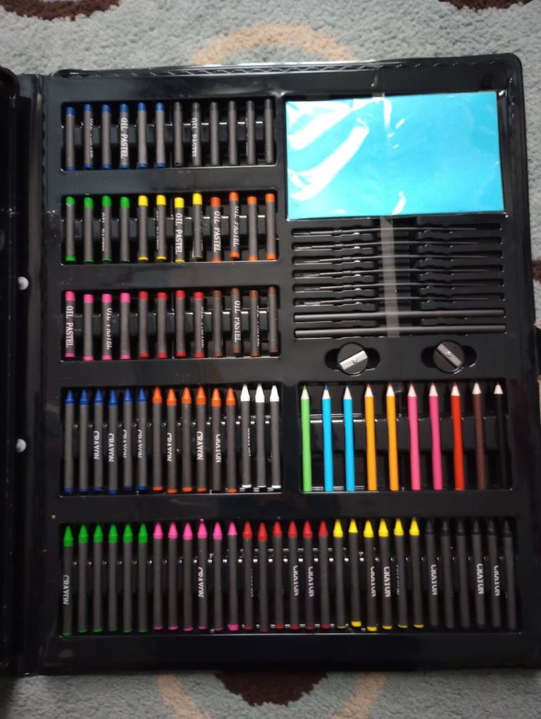 House clearance! NEW Ryman Let's Create 250 Art Set