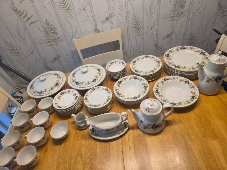 Royal doulton dinner set 