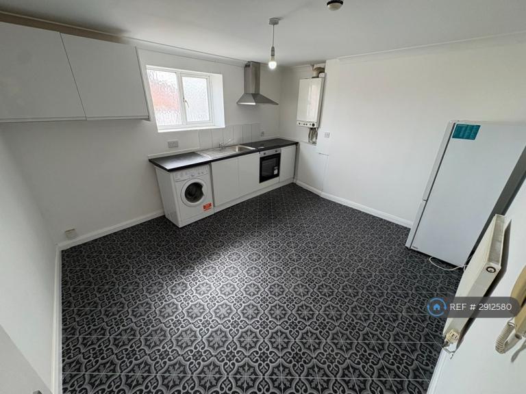 2 bedroom flat in Neasden Lane, London, NW10 (2 bed) (#2912580)