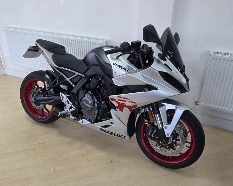 Suzuki GSX-8R
