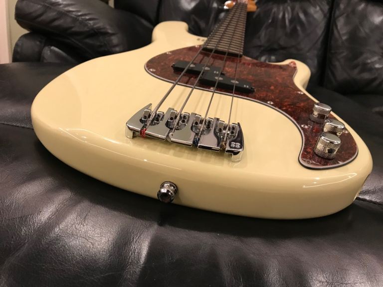 Sandberg Electra Vs4 4 string bass guitar, rosewood, cream - strung with flats 