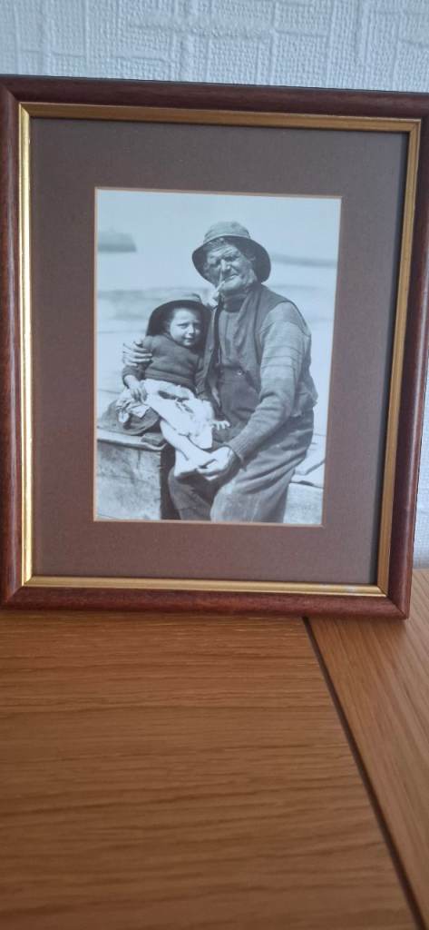 Wall mounted pictures