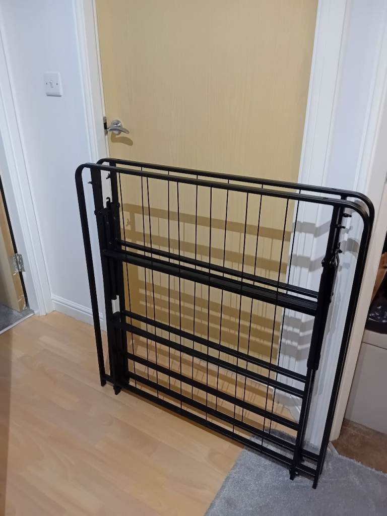 Single foldable metal bed frame