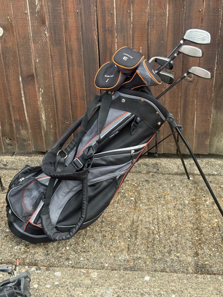 Golf bag excellent condition with clubs only 25 pound