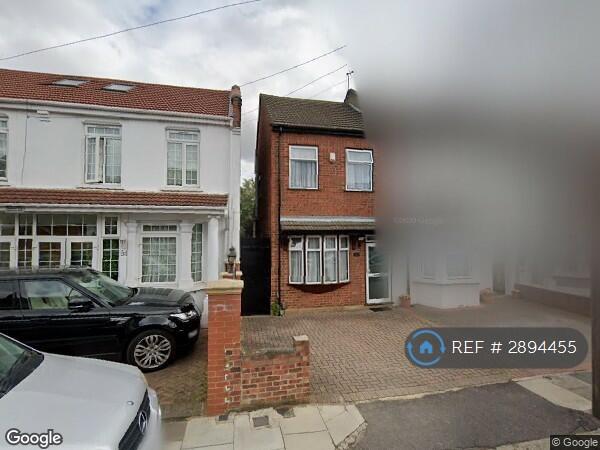 4 bedroom house in Inglehurst Gardens, Ilford, IG4 (4 bed) (#2894455)