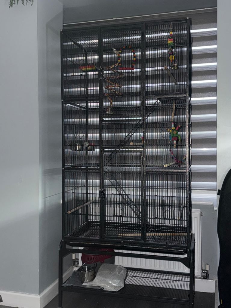 Large parrot cage 