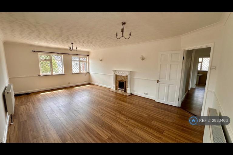 4 bedroom flat in High Street, Peterborough, PE6 (4 bed) (#2933463)