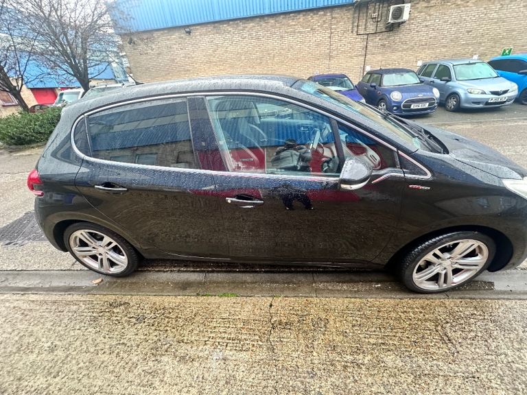 Peugeot, 208, Hatchback, 2015, Semi-Auto, 1199 (cc), 3 doors