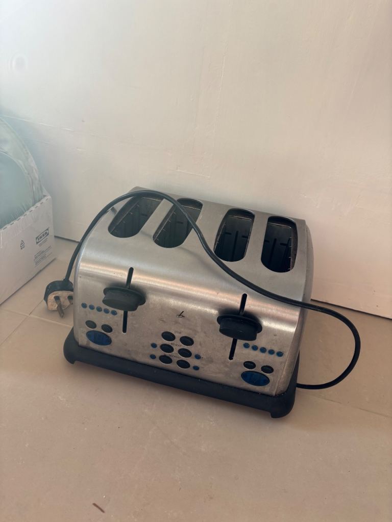 4-Slice Toaster - Stainless Steel, Good Condition