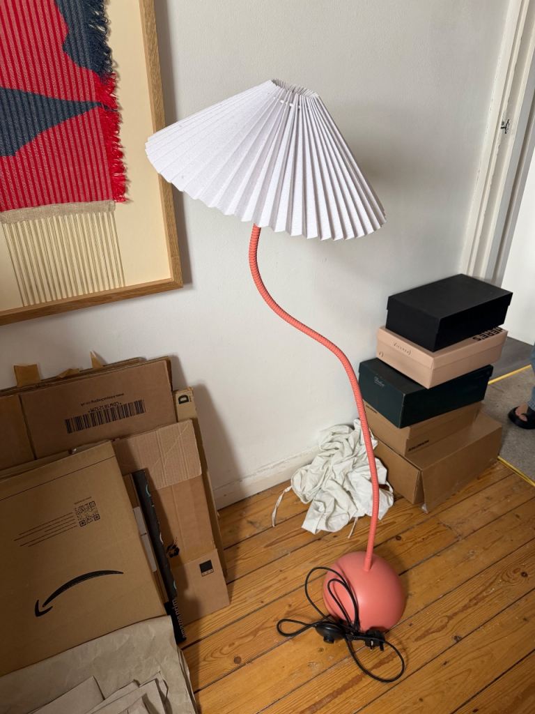 Bendy floor lamp 