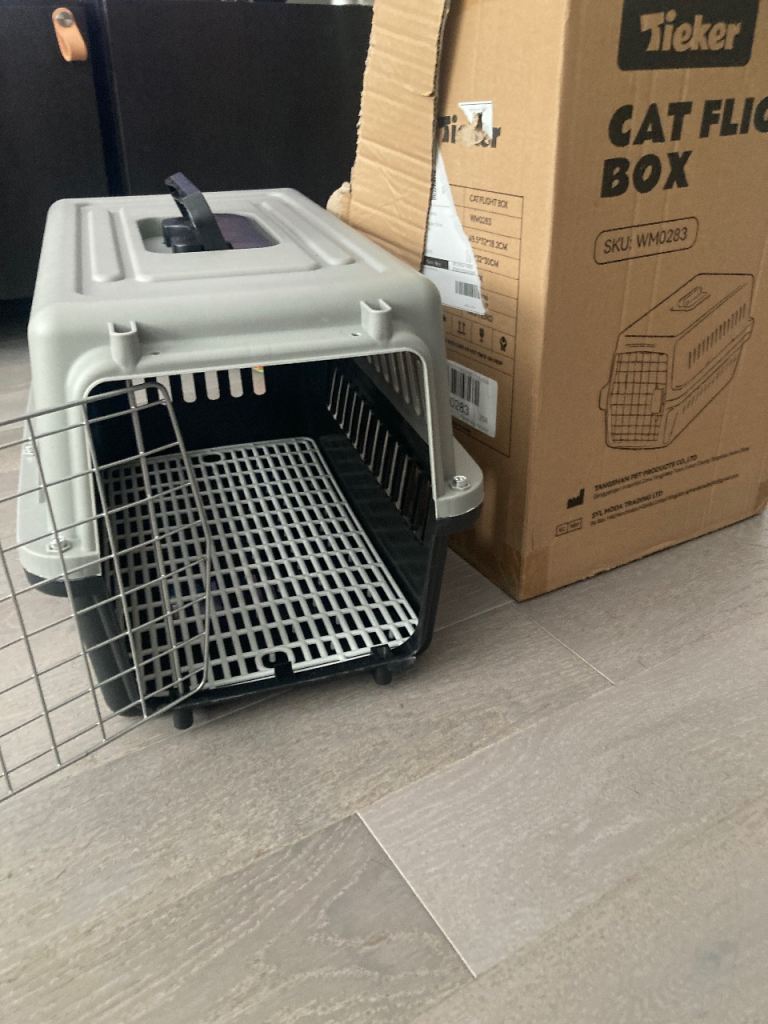 Dog/cat box , carry bag and basic room monitor 