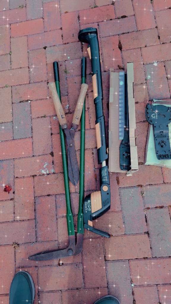 Various garden tools. Free to collect