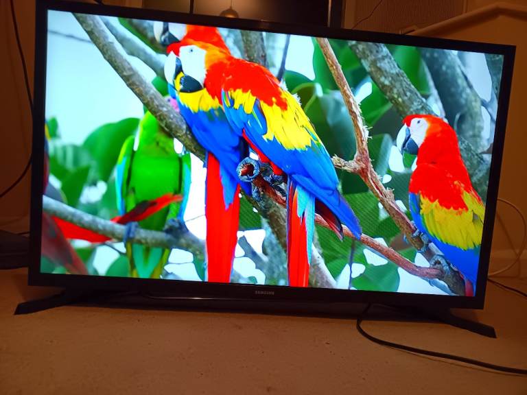 Samsung 32 inches unique smart hd ready led tv 