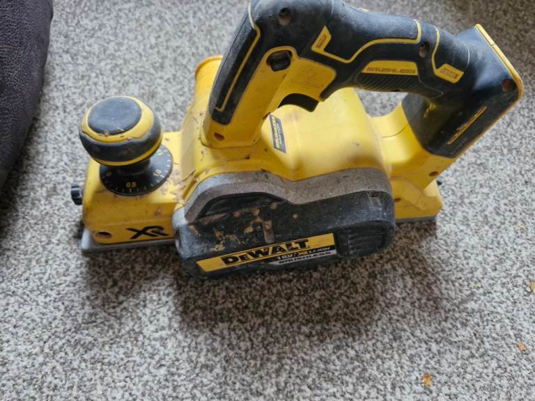 DEWALT DCP580 18V XR Cordless Planer - Bare Unit