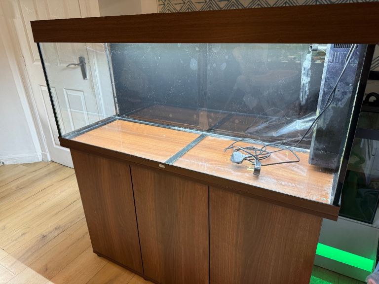 Jewel Rio 240 fish tank like new condition 