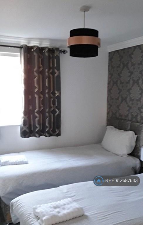 4 bedroom flat in Glasgow, Glasgow, G5 (4 bed) (#2687643)