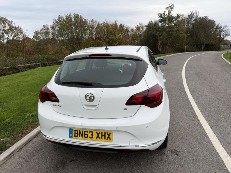 VAUXHALL ASTRA 1.6 16v SRi 2013