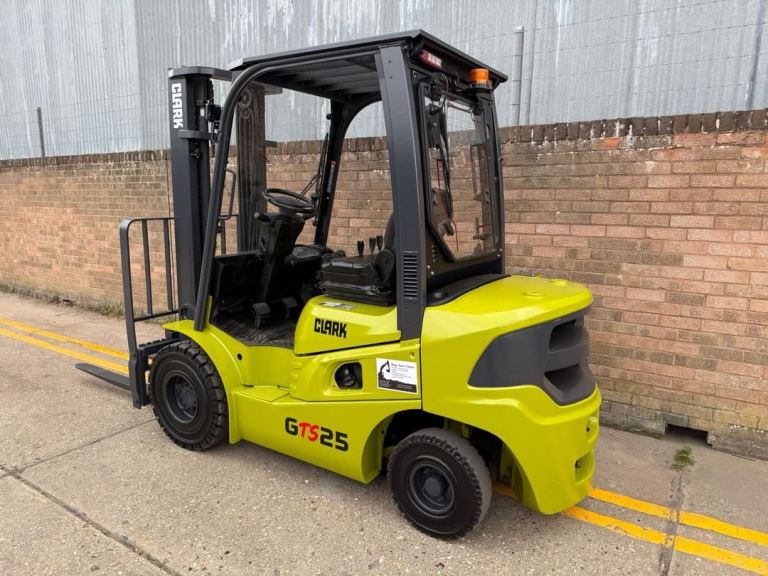 2018 Clark 2.5t diesel forklift
