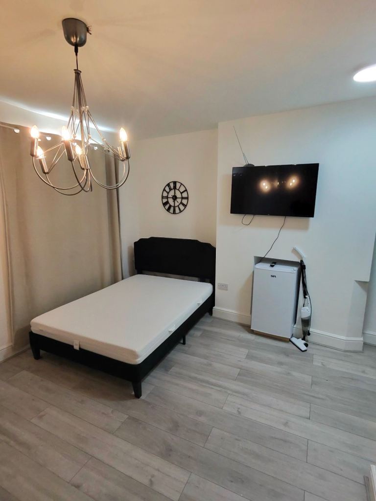 Ealing All Bills Included Available Now – Spacious Self-Contained Studio Apartment 