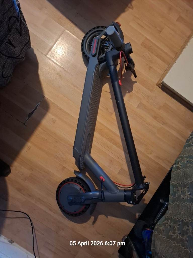 Electric Scooter – Spares or Repair – Front Motor Fault / Throttle Broken (offer accepted)