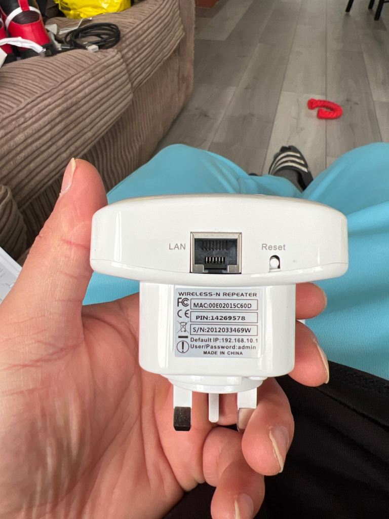 Wireless-N WiFi Repeater / Range Extender - 300Mbps - Plug & Play - NEW