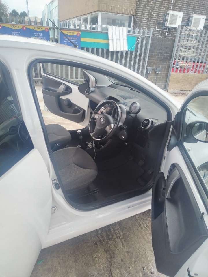 Toyota, AYGO, Hatchback, 2012, Manual, 998 (cc), 5 doors