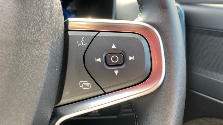 2025 Volvo XC40 2.0 B3P Plus Dark 5dr Auto Petrol Estate Estate Petrol Automatic