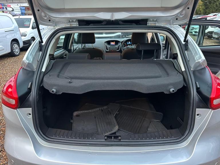 2015 Ford Focus 1.0T EcoBoost Zetec Euro 6 (s/s) 5dr HATCHBACK Petrol Manual