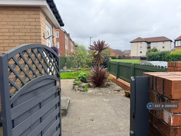 2 bedroom flat in Howdon, Wallsend, NE28 (2 bed) (#2886065)