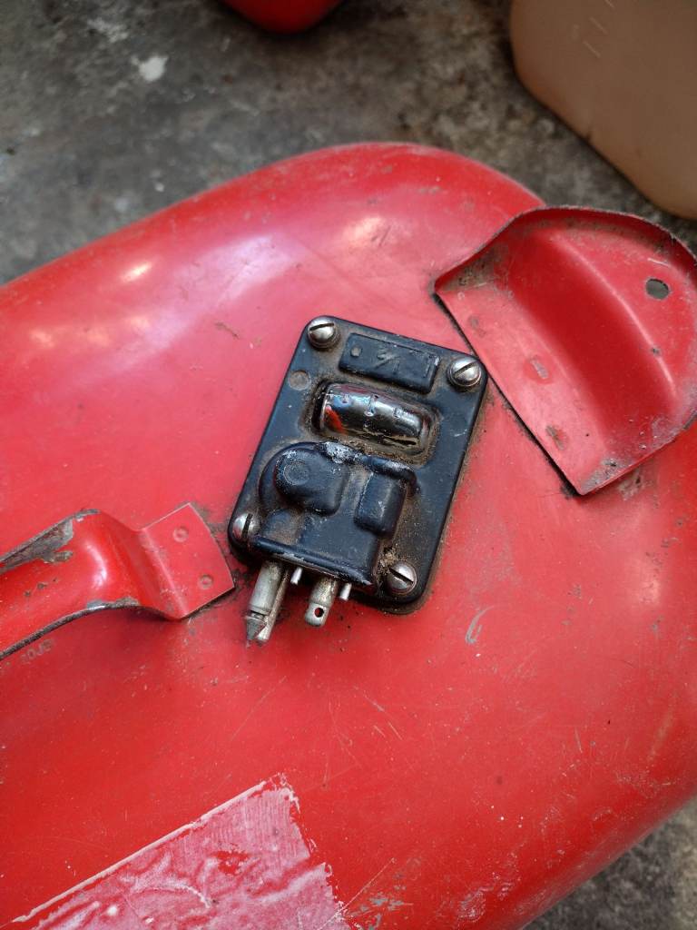 Outboard engine fuel tank 22L