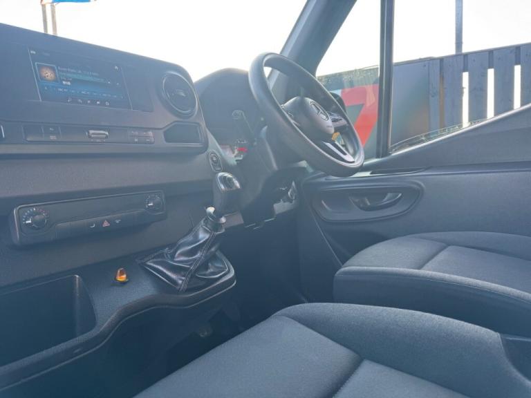  Mercedes-Benz Sprinter SPRINTER 2.1L 314CDI 3.5t H2 L2 RWD WINDOW COMBI CREW