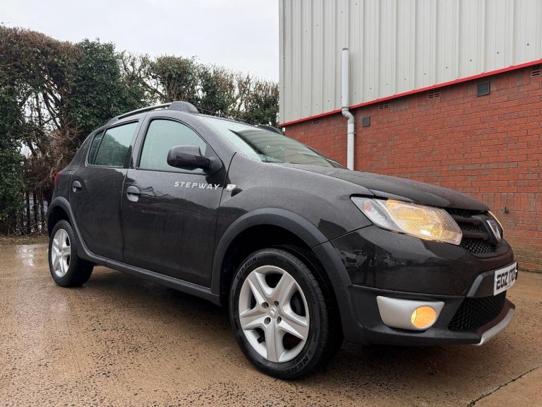 2016 ( NOVEMBER REG ) Dacia Sandero Stepway 0.90 TCE £35 ROAD TAX / LOW INSURANC