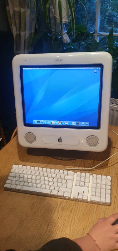 REDUCED   Genuine Apple eMac 1.25 GHz G4 Power PC / 256 Mb SDRAM