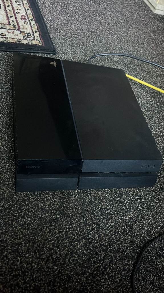 Playstation 4 Slim (PS4 slim) with 2 controllers 