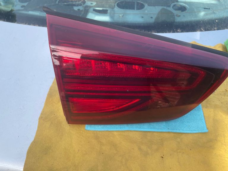 2016 Kia Niro left side rear light
