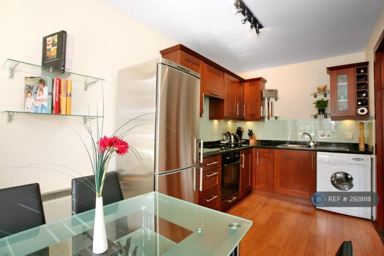 1 bedroom flat in Strawberry Bank Parade, Aberdeen, AB11 (1 bed) (#2928118)