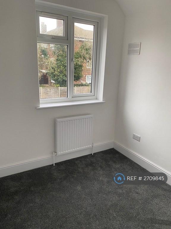 3 bedroom house in Roseheath Road, Hounslow, TW4 (3 bed) (#2709845)
