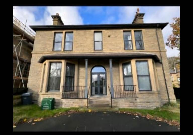 Ensuite rooms/self contained flats available in bradford
