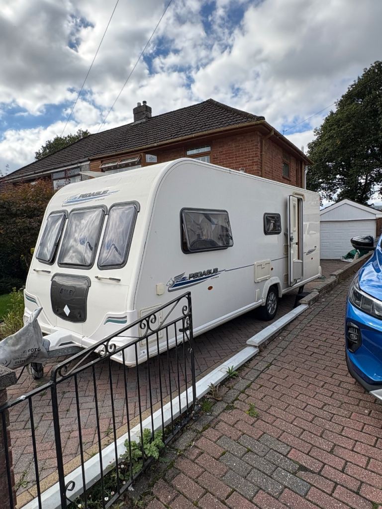 Bailey Pegasus 514 with awning